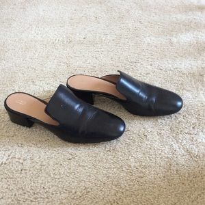 Lewit black leather mules
